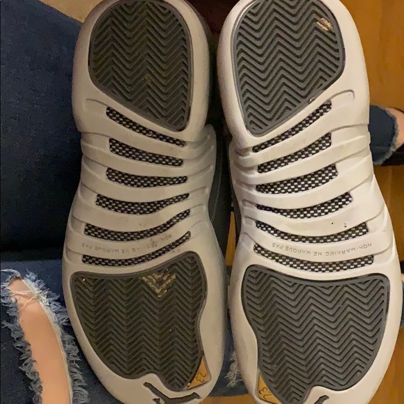 Air Jordan 12 Retro BG (Grey Wolfs) - Picture 3 of 4